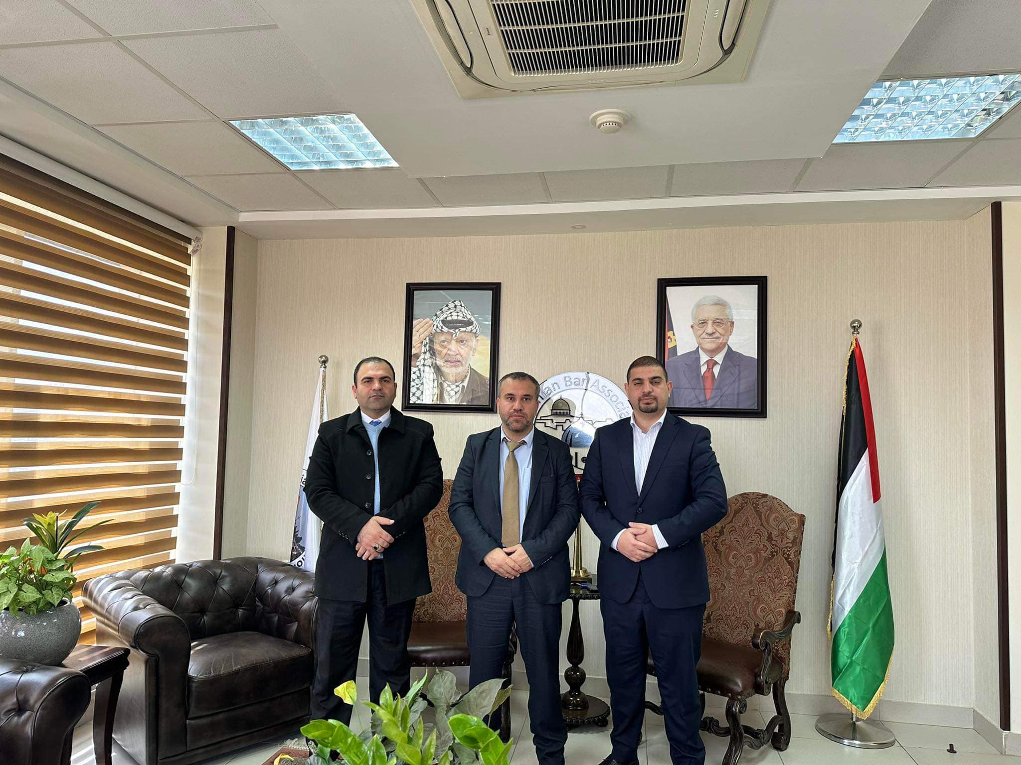 نقيب المحامين الفلسطينيين يستقبل عميد كلية الحقوق في جامعة الاستقلال